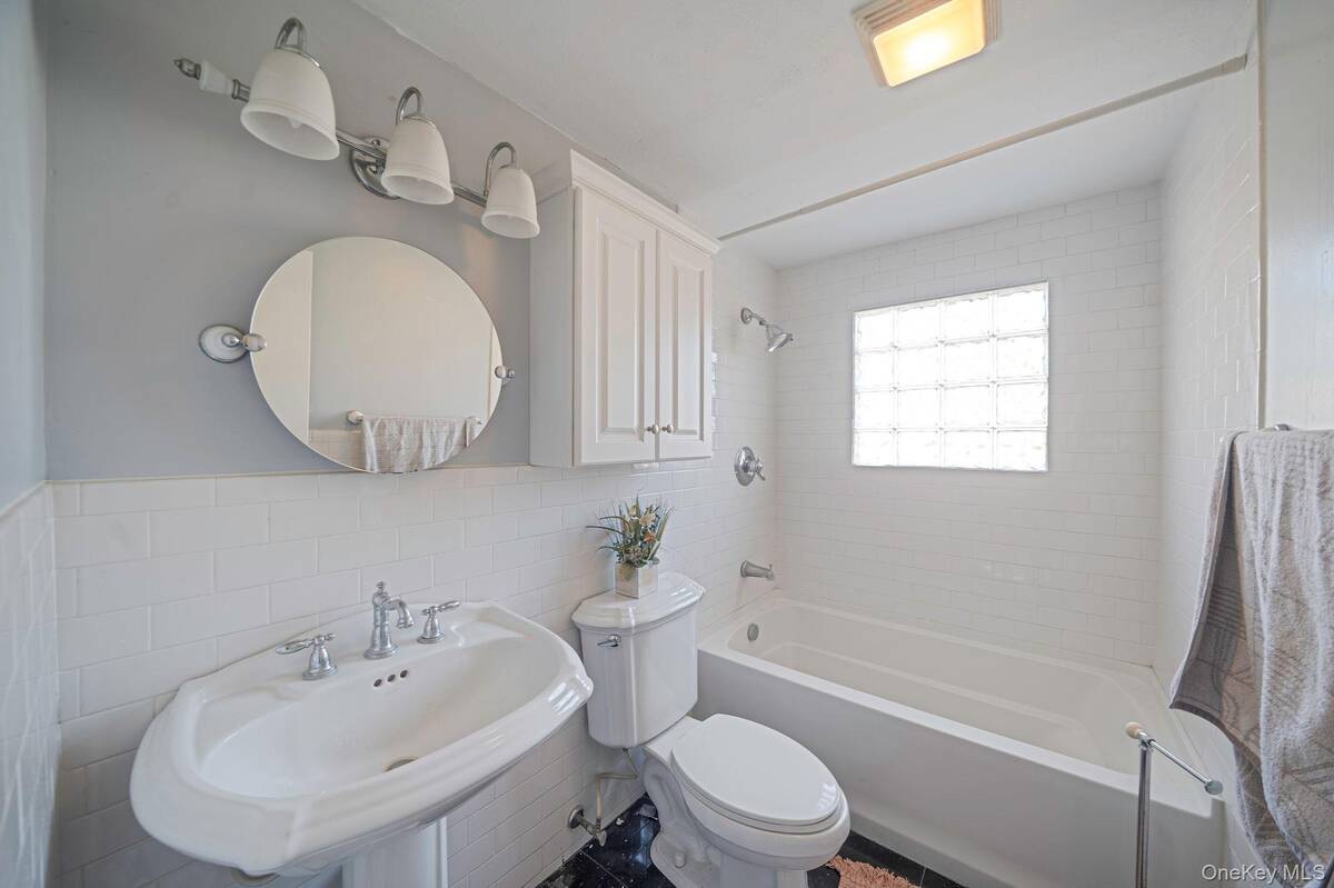 #17 photo, 75 Oakcrest Avenue, সাফোক কাউন্টি Farmingville , NY 11738