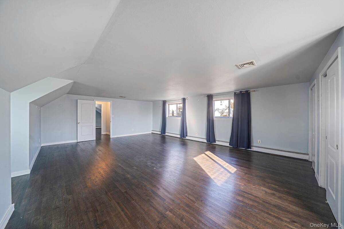 #19 photo, 75 Oakcrest Avenue, সাফোক কাউন্টি Farmingville , NY 11738