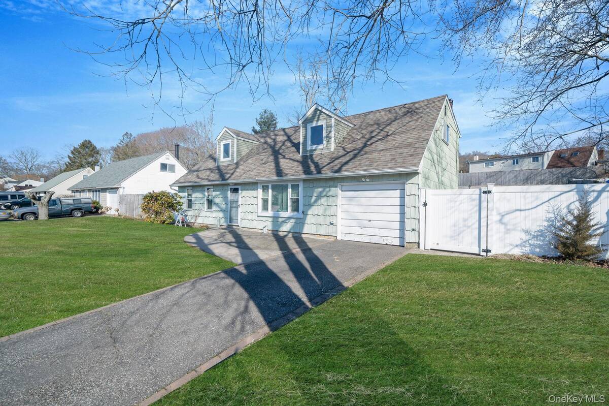 #2 photo, 75 Oakcrest Avenue, সাফোক কাউন্টি Farmingville , NY 11738