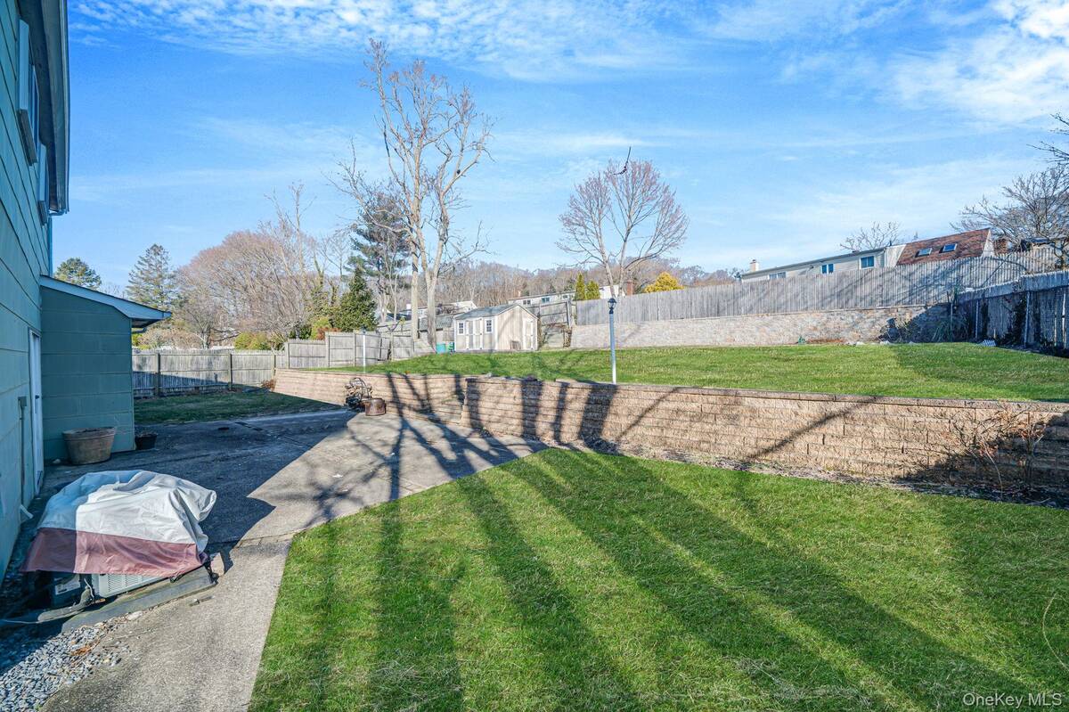 #20 photo, 75 Oakcrest Avenue, সাফোক কাউন্টি Farmingville , NY 11738