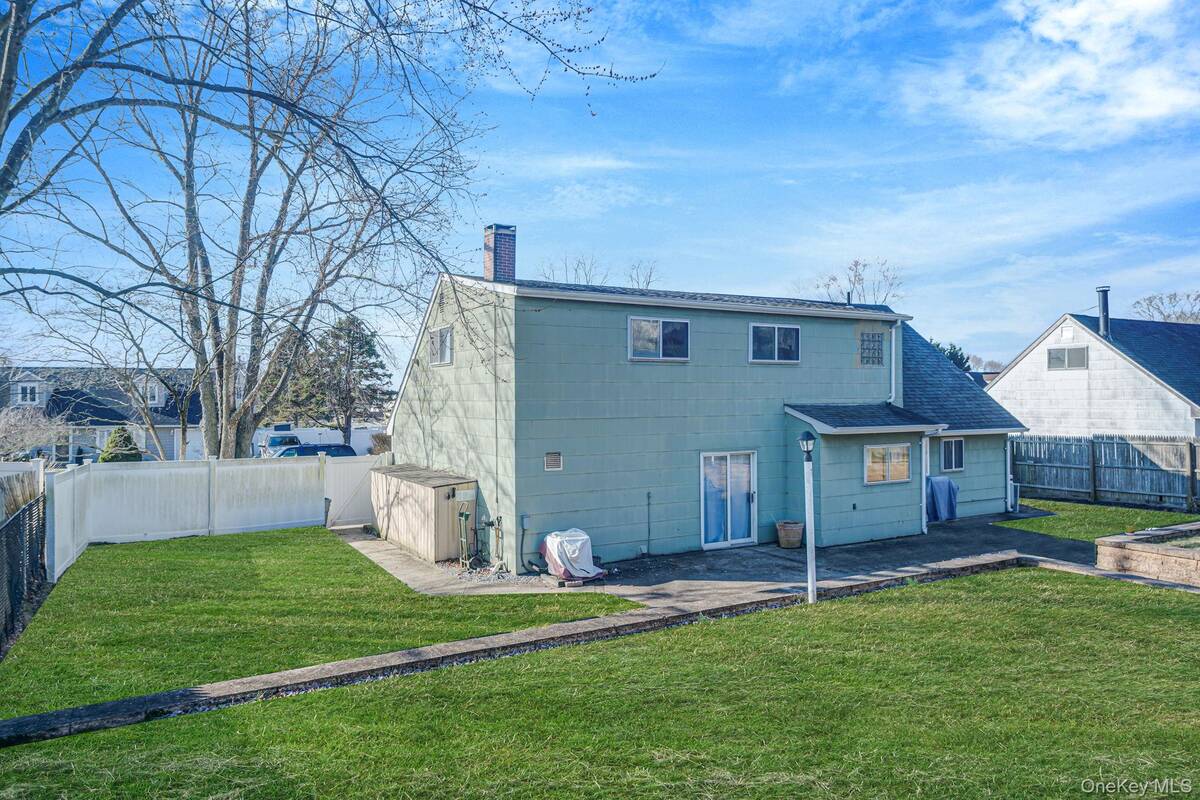 #22 photo, 75 Oakcrest Avenue, সাফোক কাউন্টি Farmingville , NY 11738