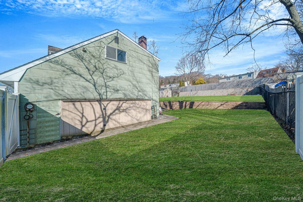 #25 photo, 75 Oakcrest Avenue, সাফোক কাউন্টি Farmingville , NY 11738