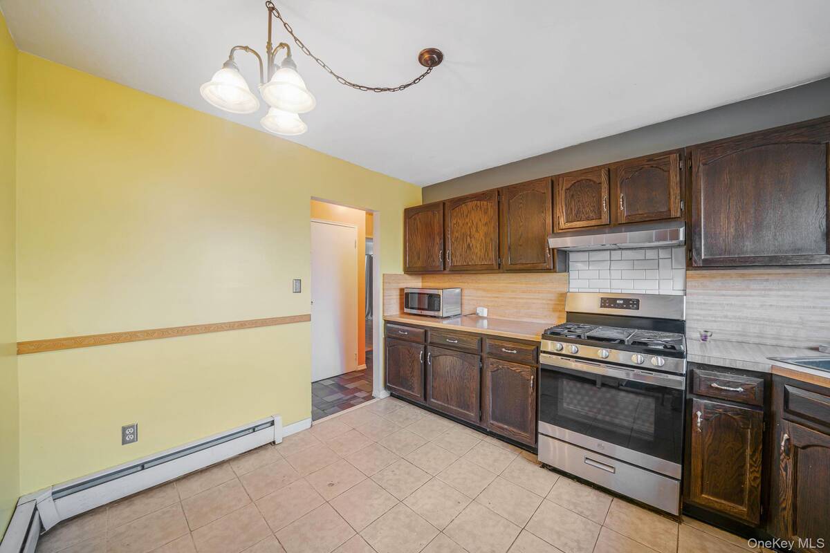 #9 photo, 75 Oakcrest Avenue, সাফোক কাউন্টি Farmingville , NY 11738