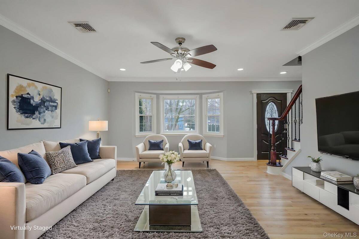 #11 photo, 92 Hawthorne Road, Kings Park , NY 11754