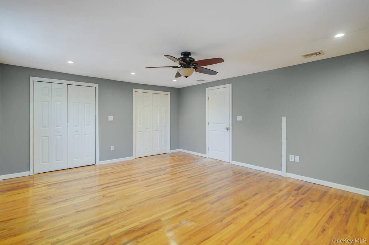 #17 photo, 92 Hawthorne Road, Kings Park , NY 11754