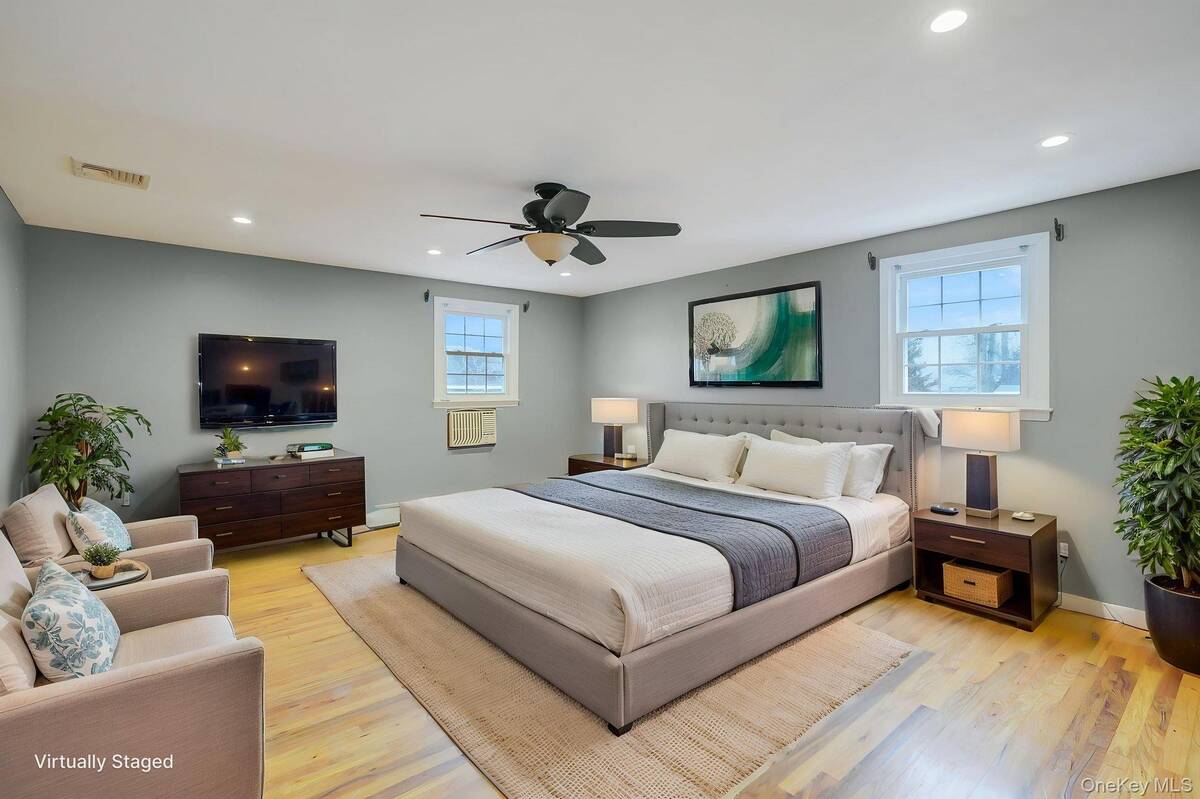 #18 photo, 92 Hawthorne Road, Kings Park , NY 11754