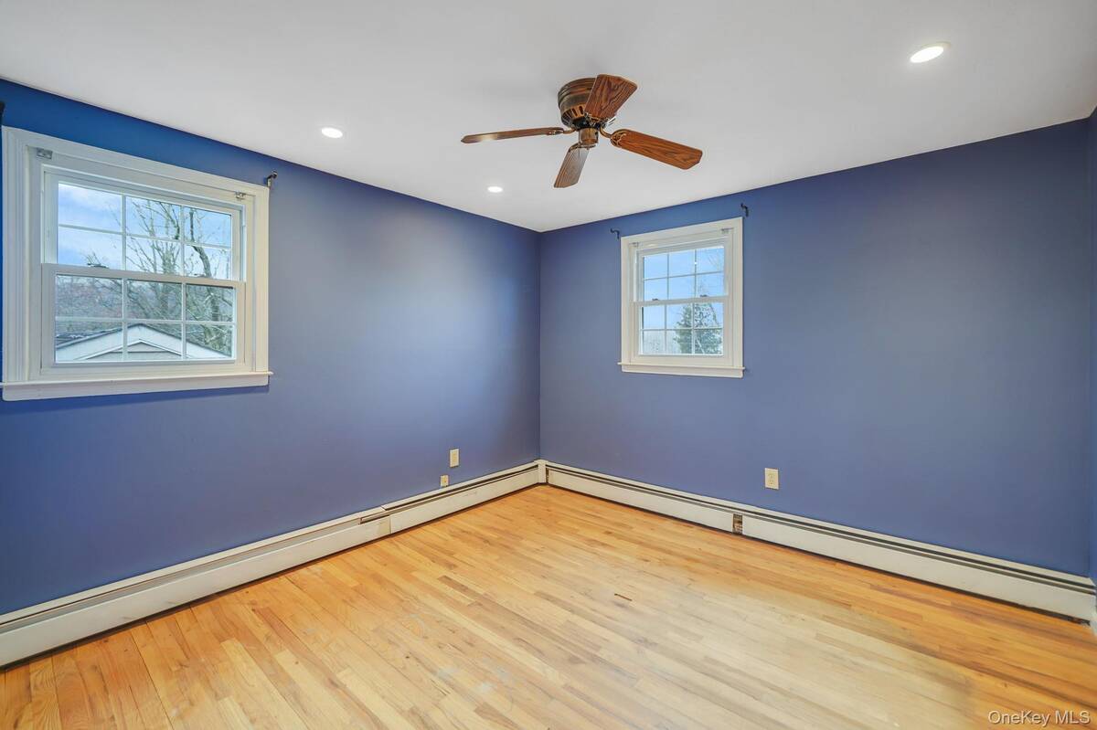 #19 photo, 92 Hawthorne Road, Kings Park , NY 11754