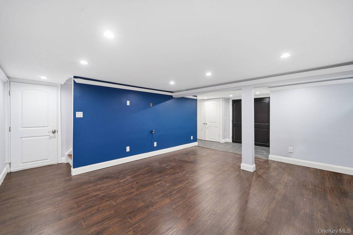 #21 photo, 92 Hawthorne Road, Kings Park , NY 11754