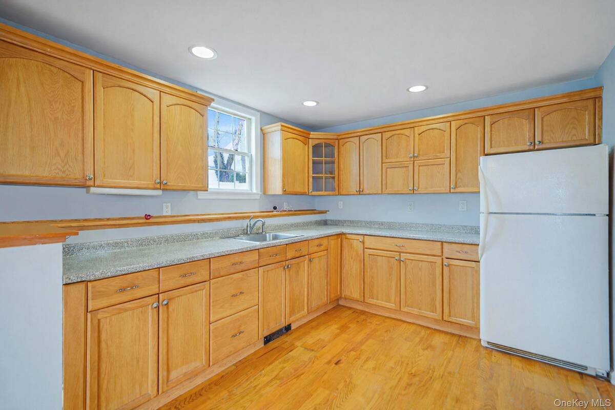 #23 photo, 92 Hawthorne Road, Kings Park , NY 11754