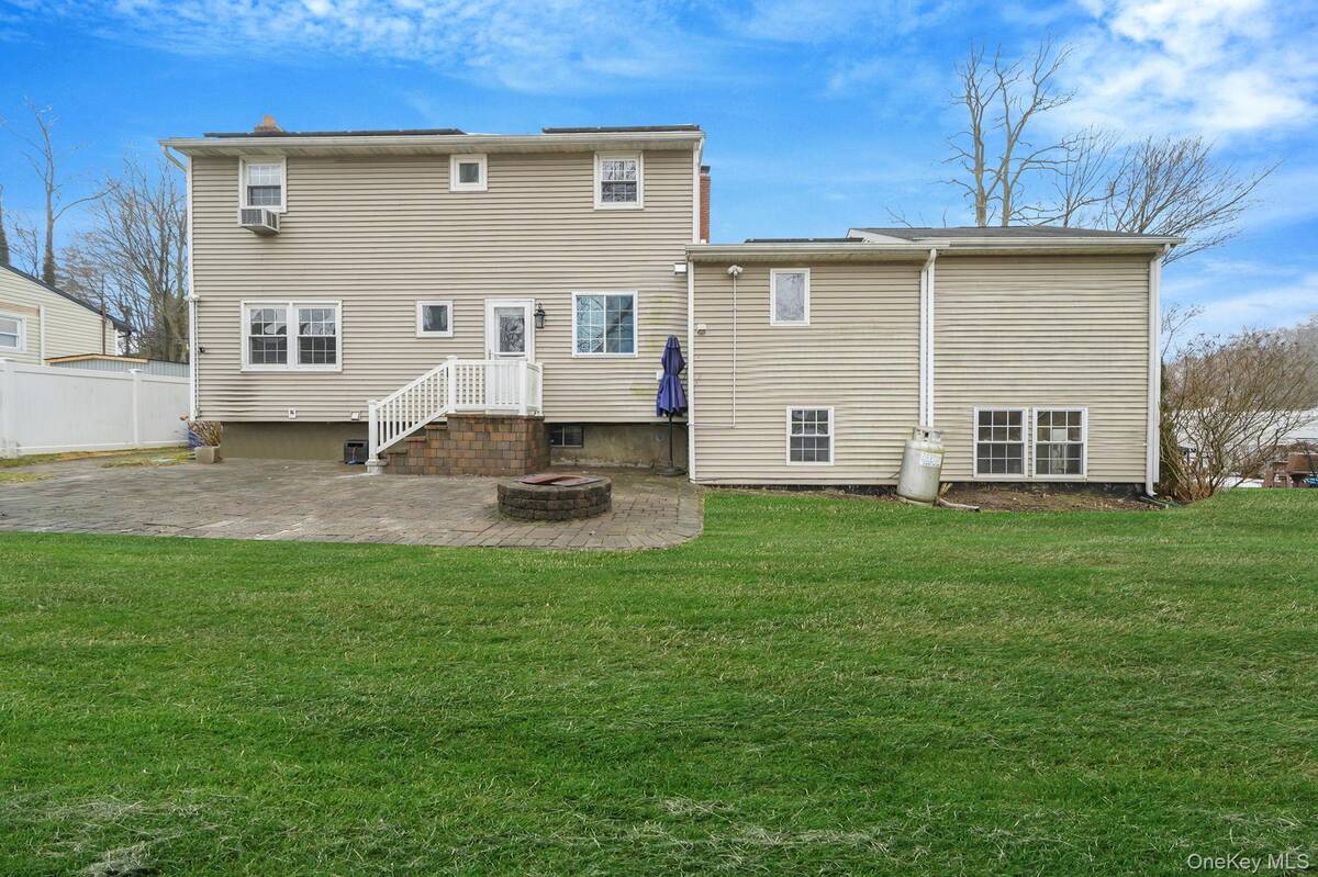 #28 photo, 92 Hawthorne Road, Kings Park , NY 11754