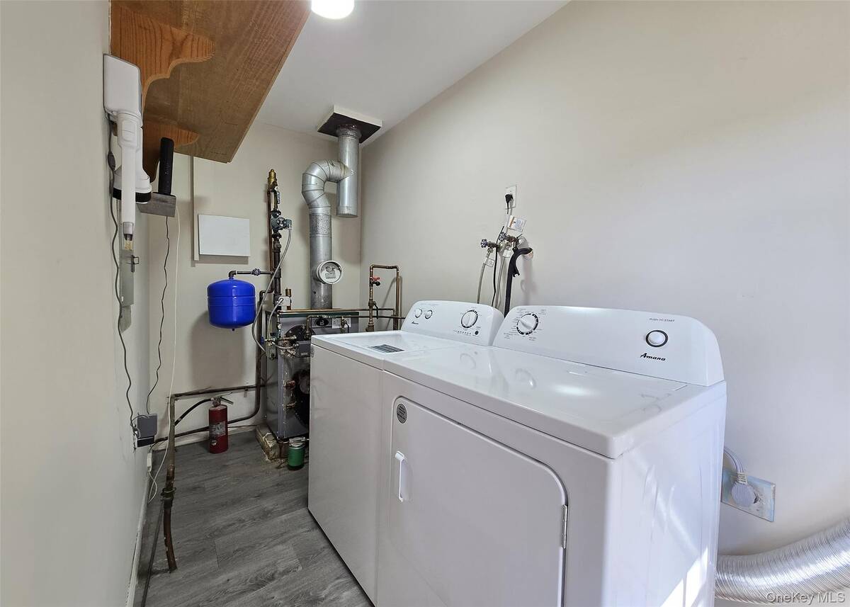 #8 photo, 325 N Dunton Avenue, מחוז סאפוק East Patchogue , NY 11772