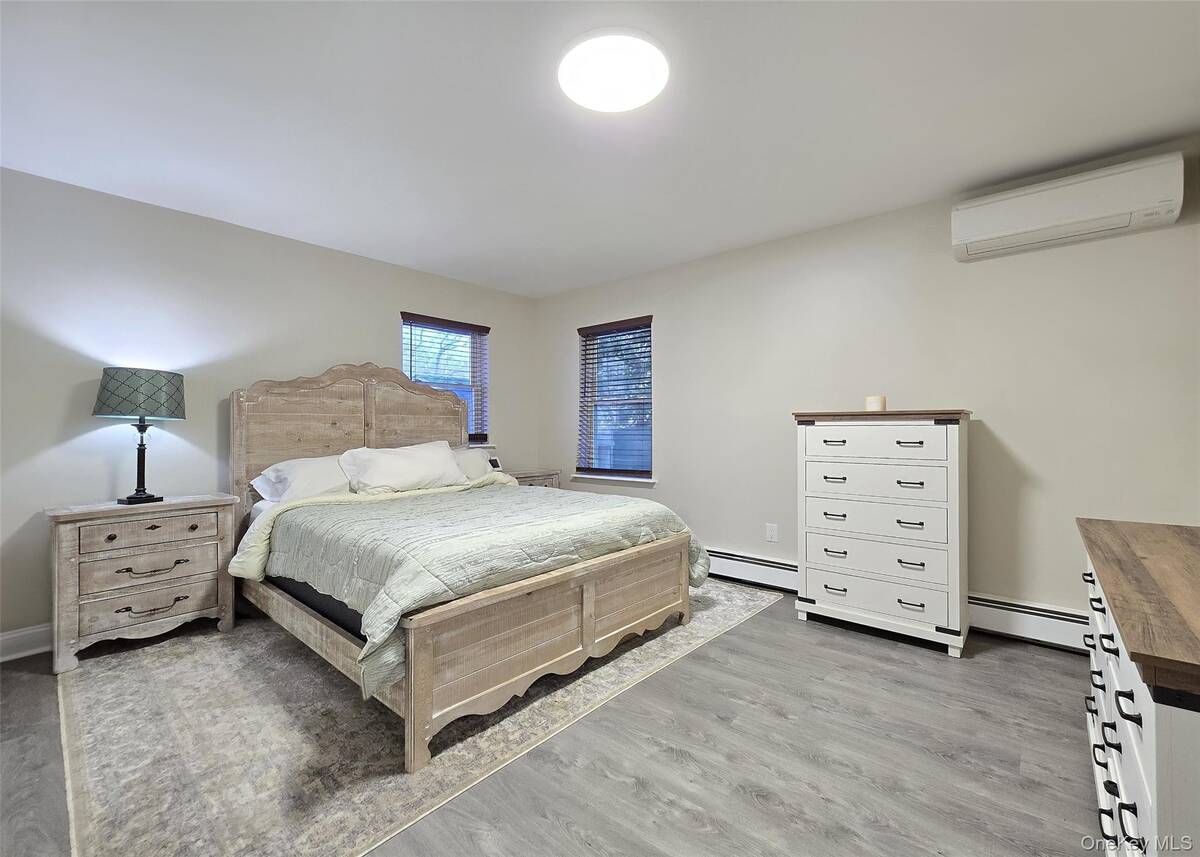 #9 photo, 325 N Dunton Avenue, מחוז סאפוק East Patchogue , NY 11772