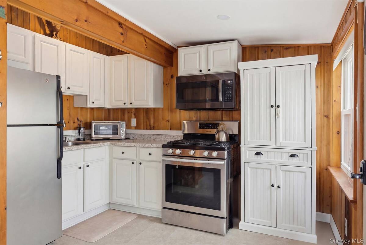 #1 photo, 66 Chestnut Avenue, Setauket , NY 11733