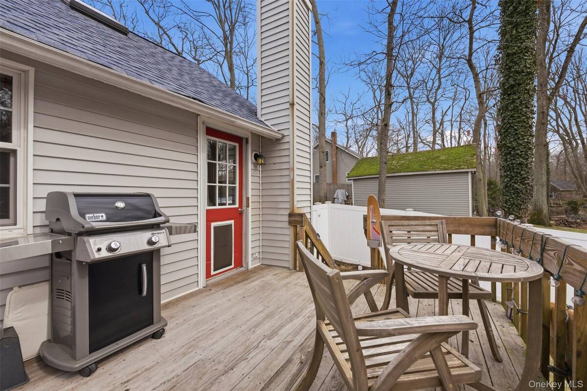 #16 photo, 66 Chestnut Avenue, Setauket , NY 11733