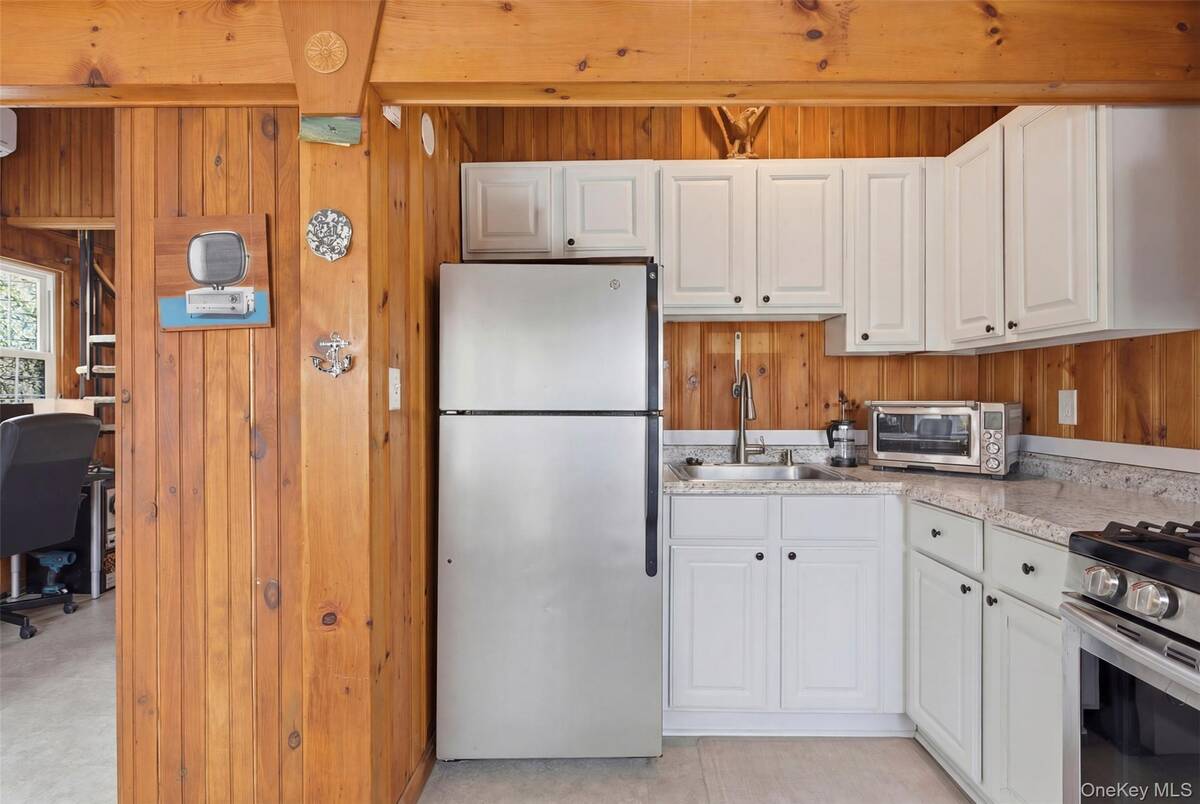 #2 photo, 66 Chestnut Avenue, Setauket , NY 11733