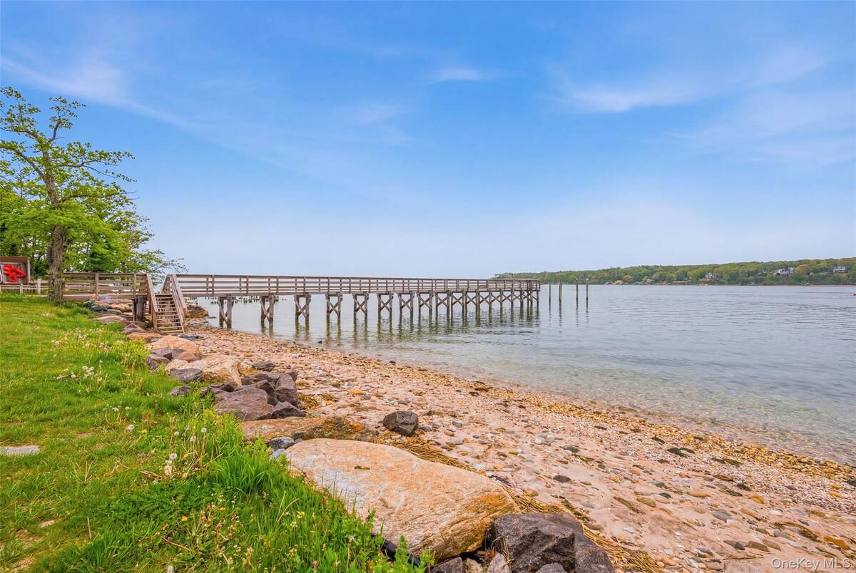 #20 photo, 66 Chestnut Avenue, Setauket , NY 11733