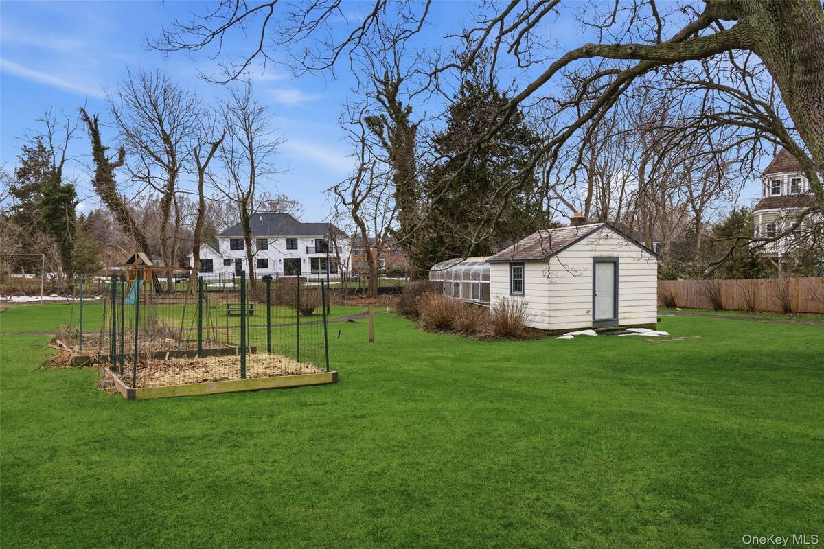 #21 photo, 66 Chestnut Avenue, Setauket , NY 11733