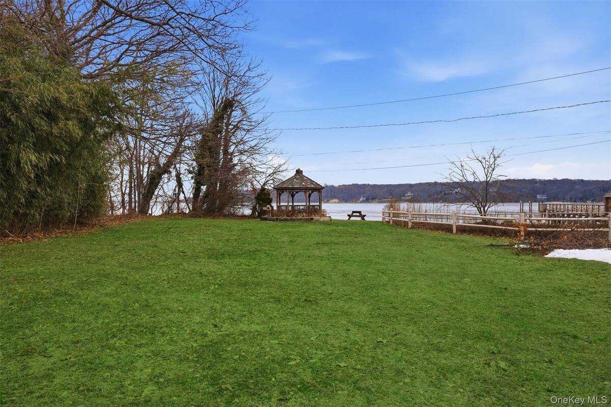 #25 photo, 66 Chestnut Avenue, Setauket , NY 11733