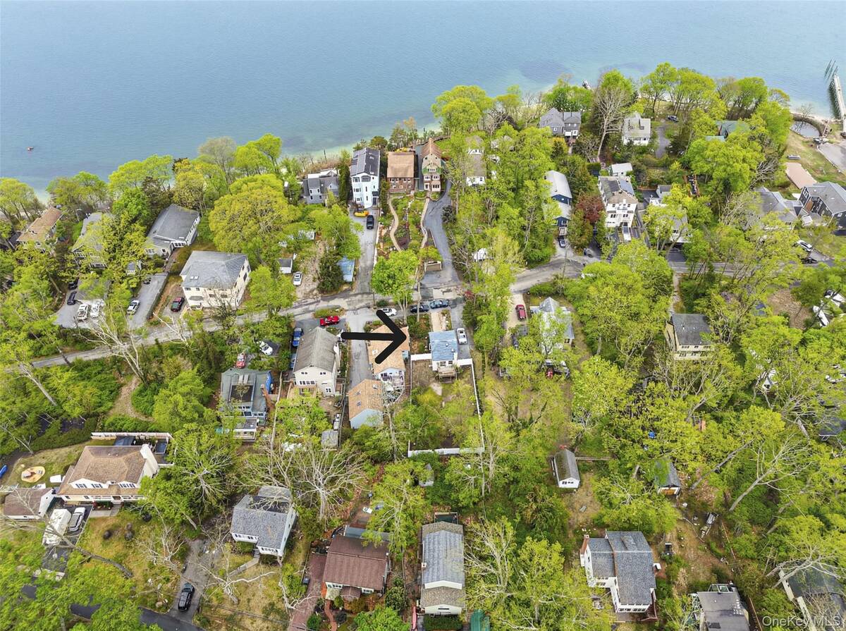 #26 photo, 66 Chestnut Avenue, Setauket , NY 11733