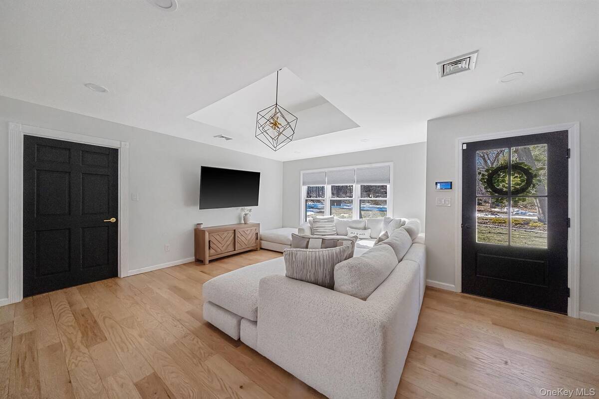 #14 photo, 17 Fairway Drive, Manorville , NY 11949