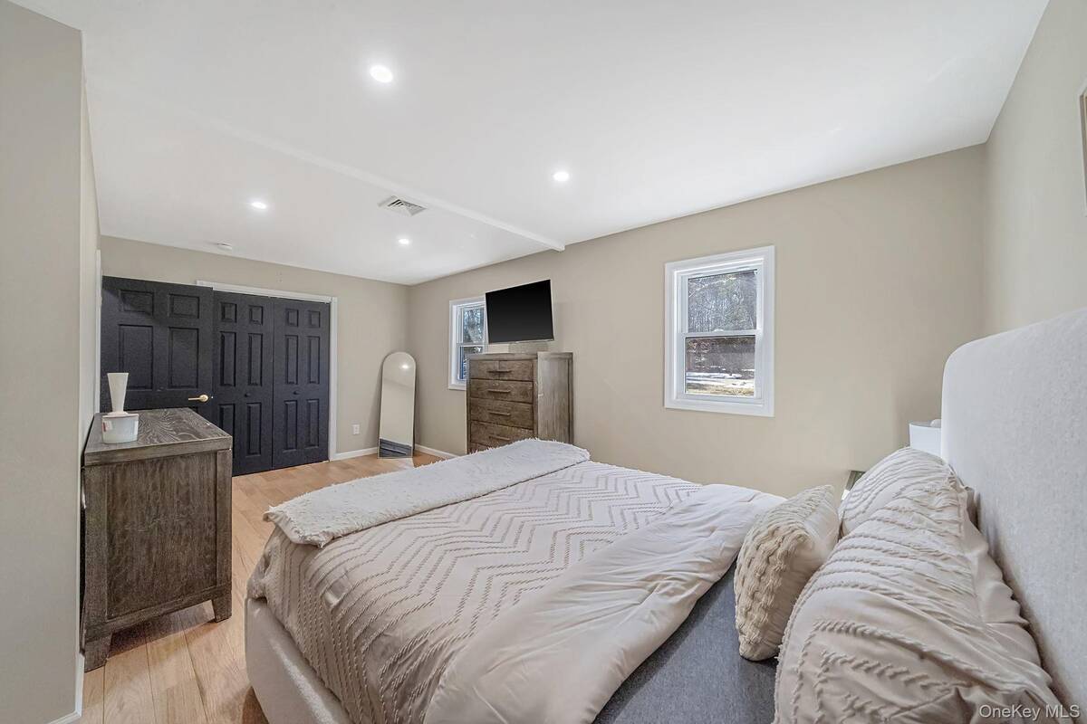 #18 photo, 17 Fairway Drive, Manorville , NY 11949