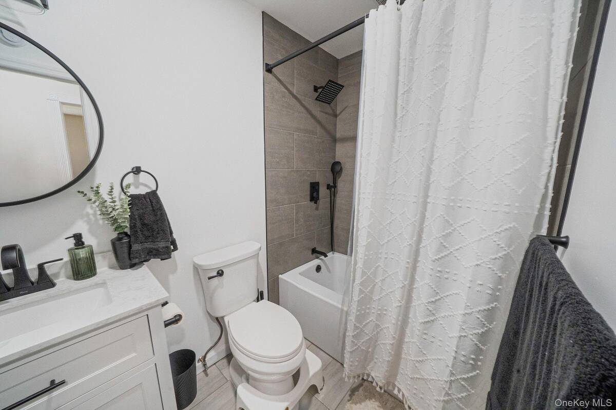 #19 photo, 17 Fairway Drive, Manorville , NY 11949