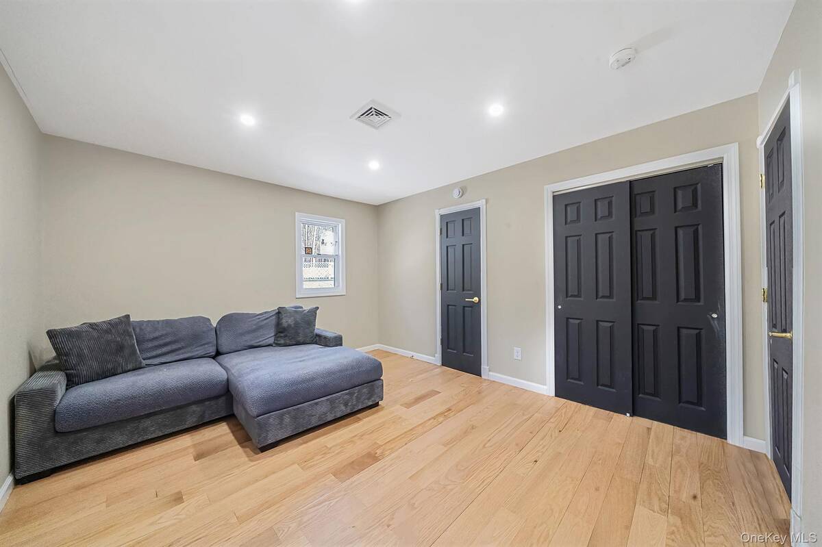 #20 photo, 17 Fairway Drive, Manorville , NY 11949