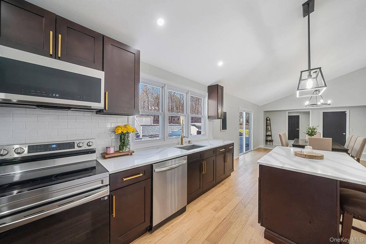 #21 photo, 17 Fairway Drive, Manorville , NY 11949