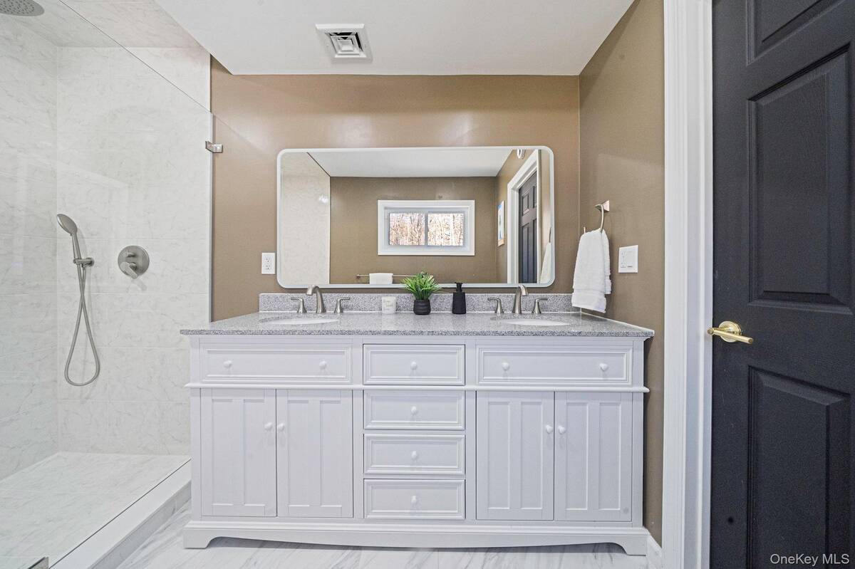 #22 photo, 17 Fairway Drive, Manorville , NY 11949