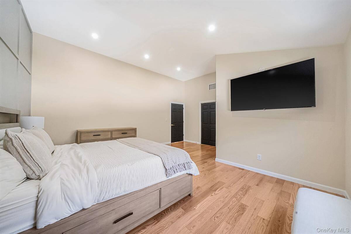 #27 photo, 17 Fairway Drive, Manorville , NY 11949