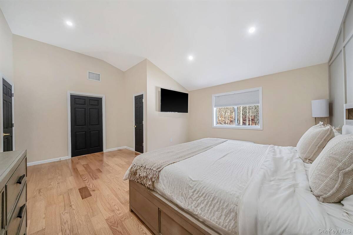 #31 photo, 17 Fairway Drive, Manorville , NY 11949