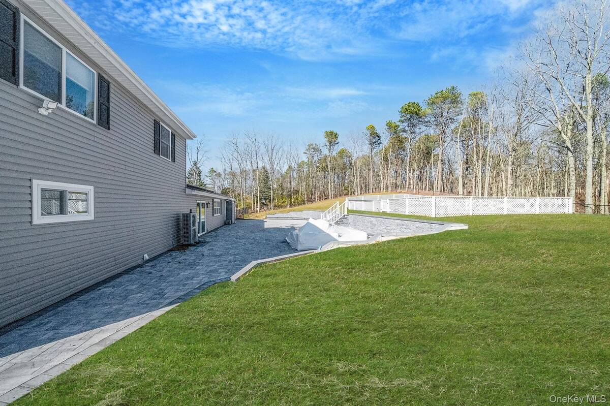 #47 photo, 17 Fairway Drive, Manorville , NY 11949
