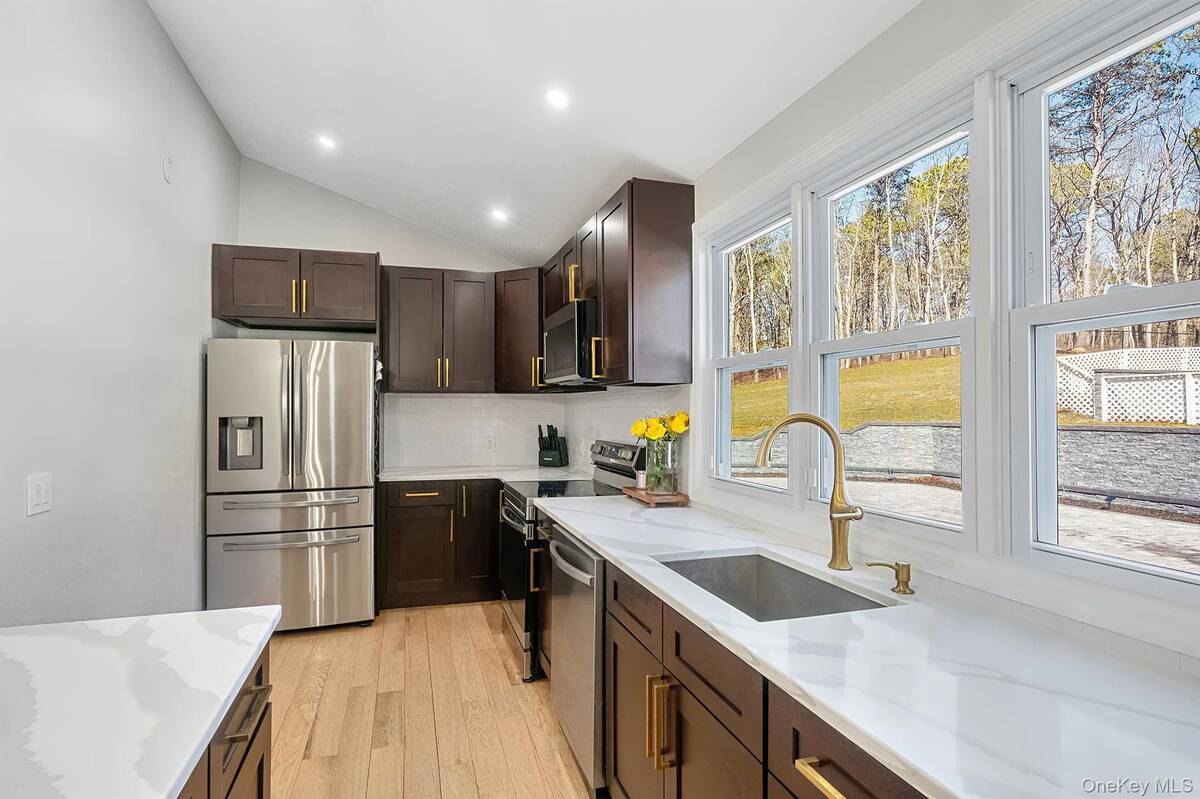 #6 photo, 17 Fairway Drive, Manorville , NY 11949