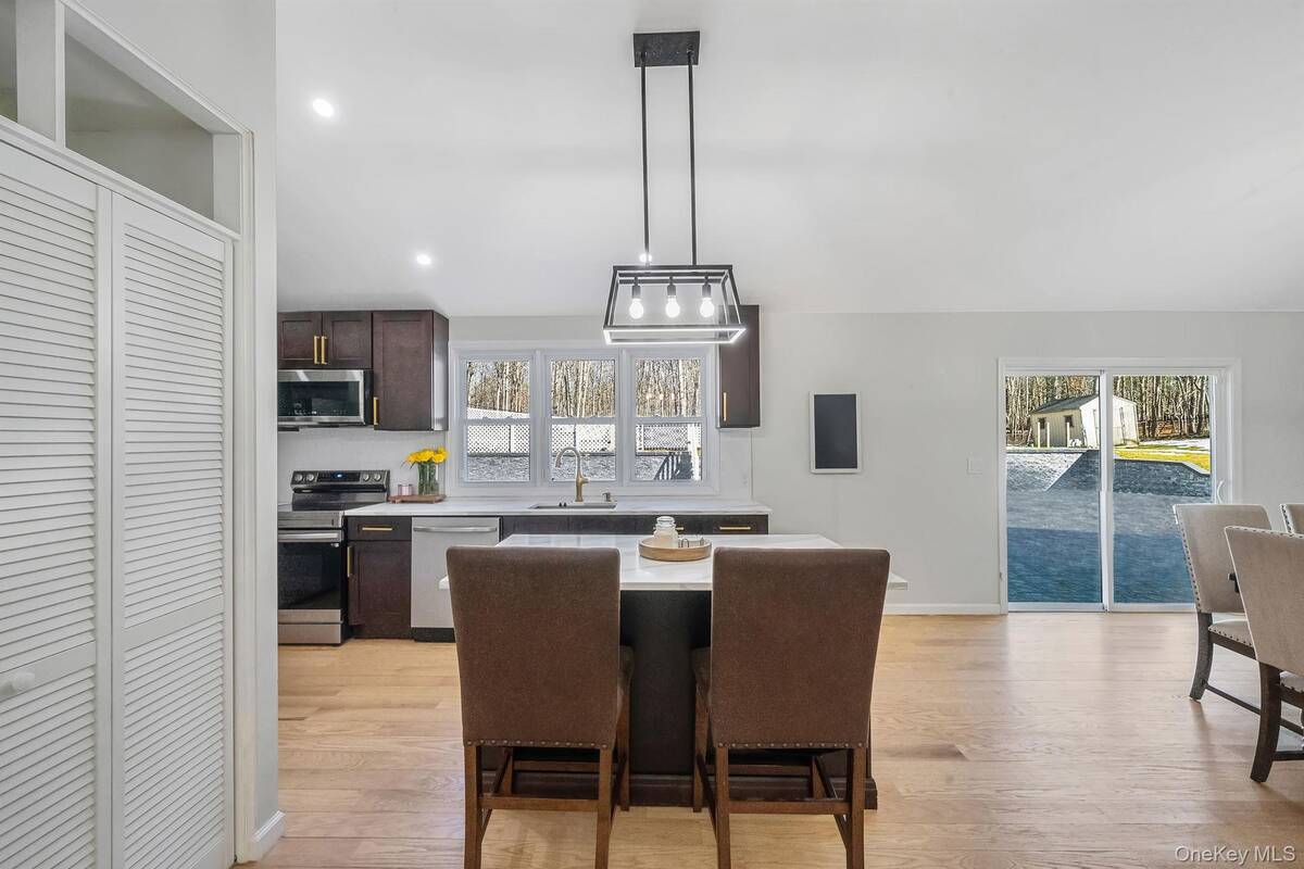 #7 photo, 17 Fairway Drive, Manorville , NY 11949