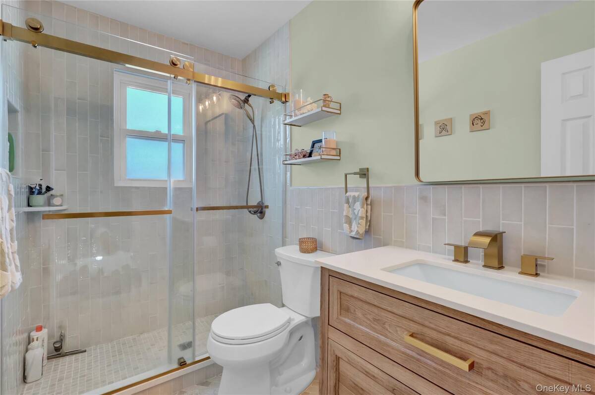 #17 photo, 21 Woodside Avenue, מחוז סאפוק Port Jefferson , NY 11777