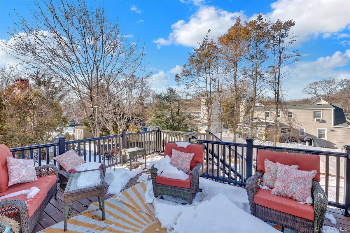 #30 photo, 21 Woodside Avenue, מחוז סאפוק Port Jefferson , NY 11777