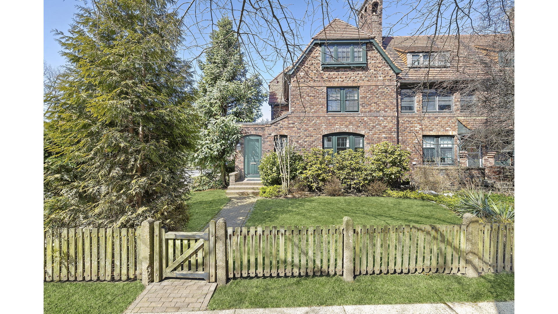 #1 photo, 205 PURITAN Avenue, كوينز Forest Hills , NY 11375