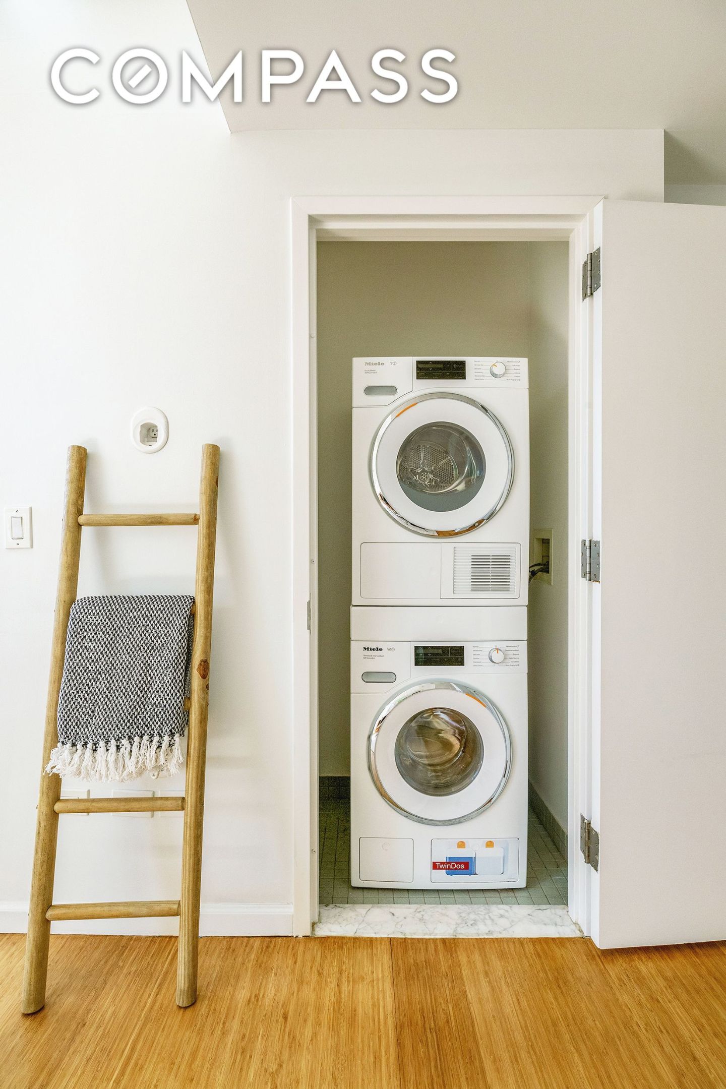 #11 photo, 26 Broadway, Williamsburg , NY 11249