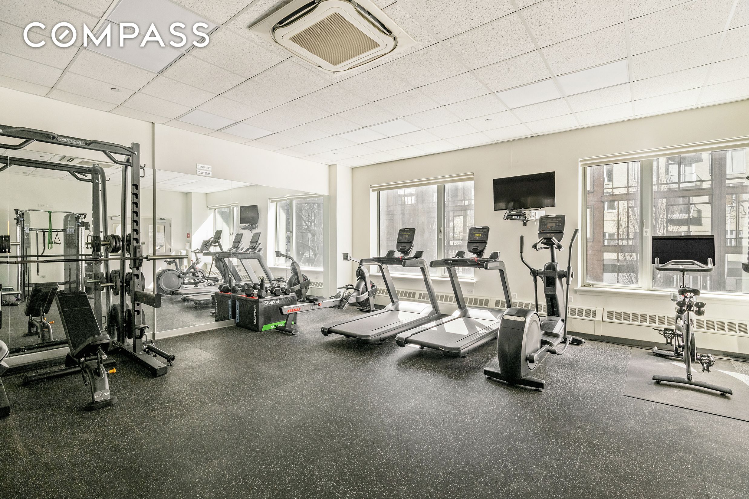 #15 photo, 26 Broadway, Williamsburg , NY 11249