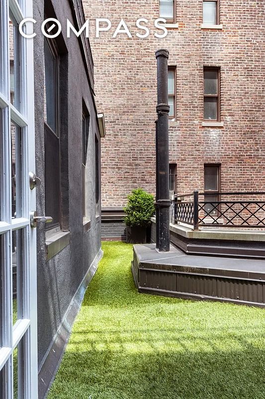 #12 photo, 140 W 58th Street, Midtown , NY 10019