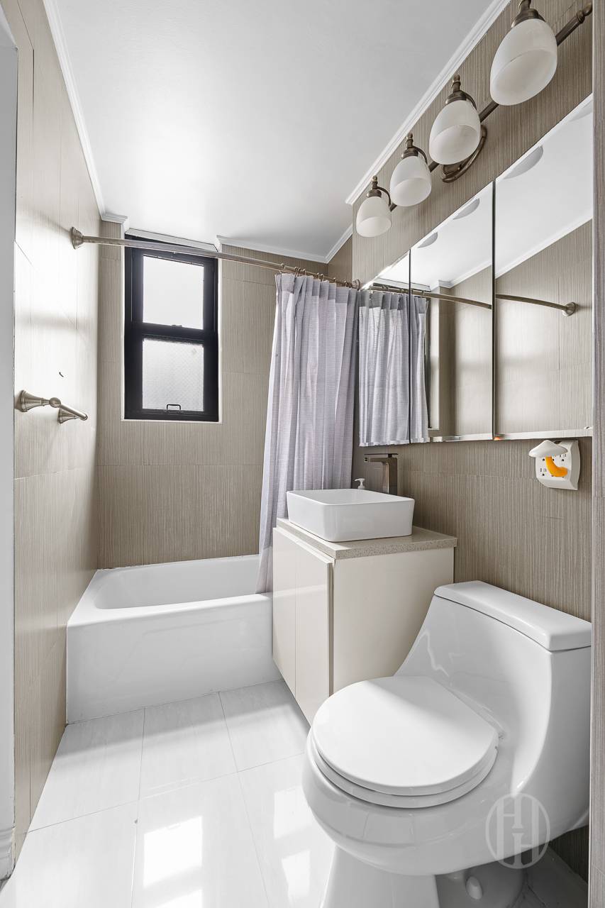 #7 photo, 225 E 36th Street, Murray Hill , NY 10016