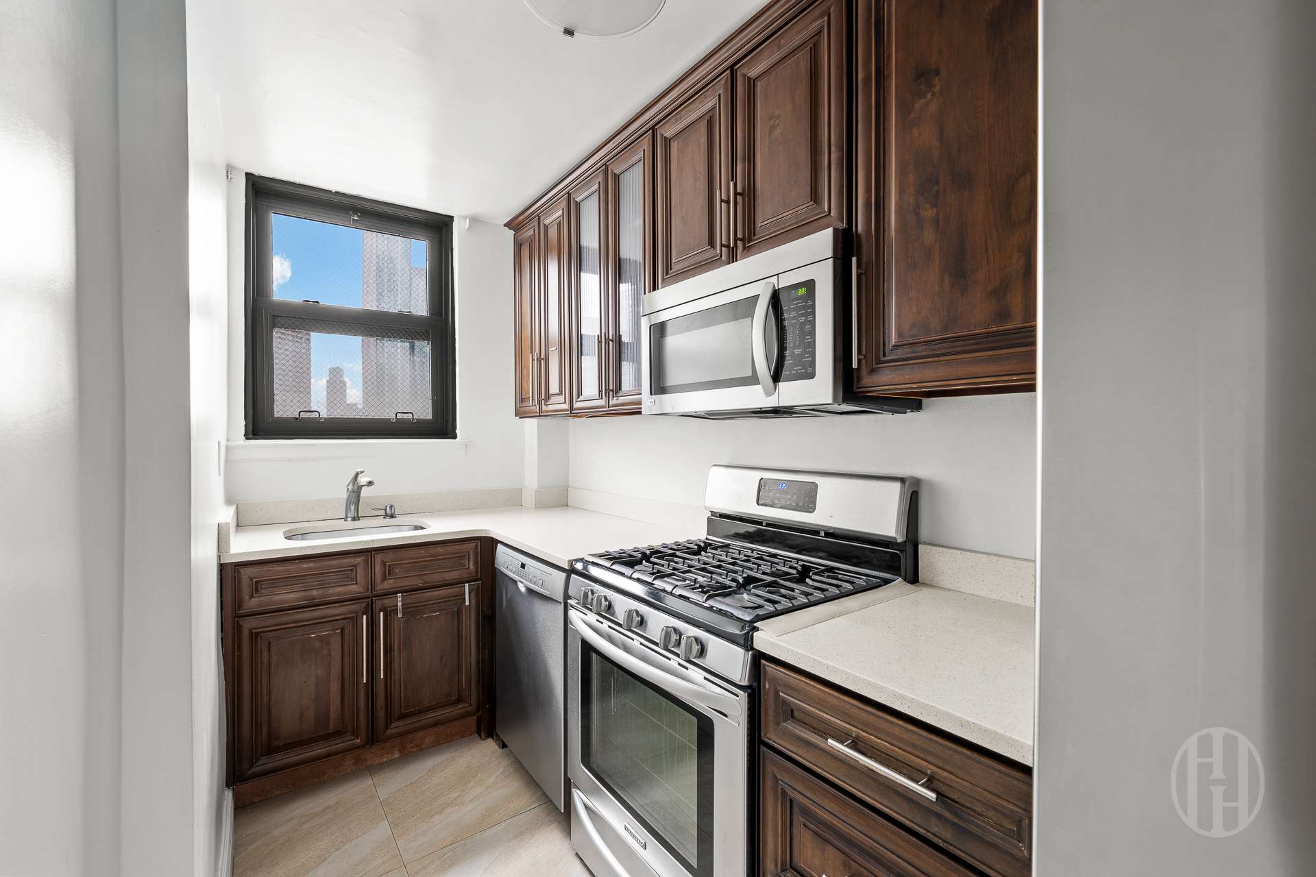 #8 photo, 225 E 36th Street, Murray Hill , NY 10016