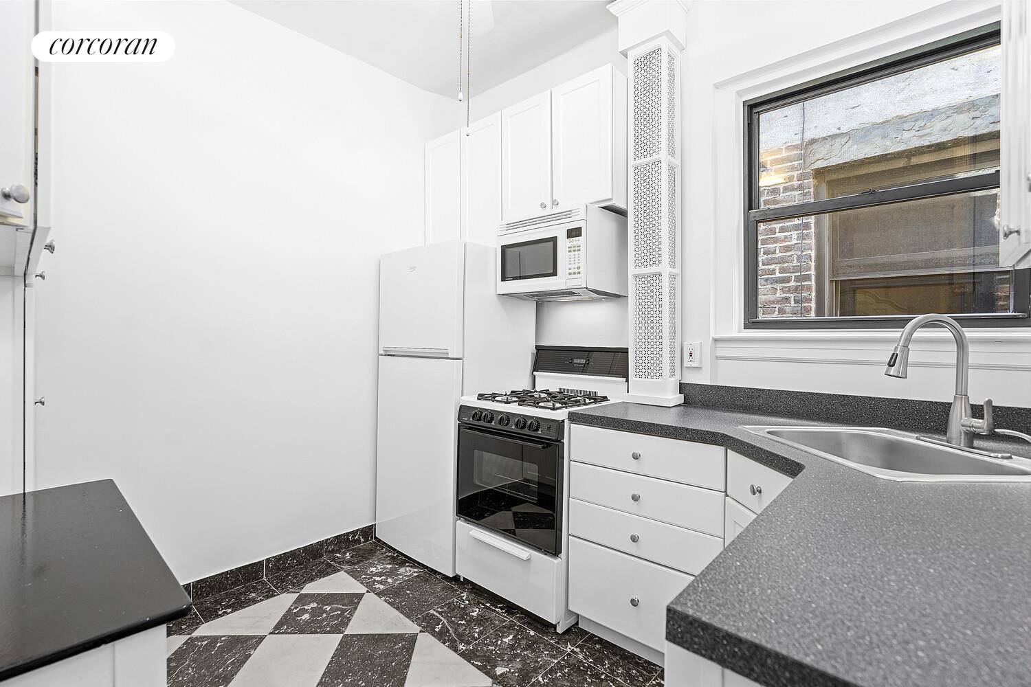 #5 photo, 234 W 16TH Street, Chelsea , NY 10011