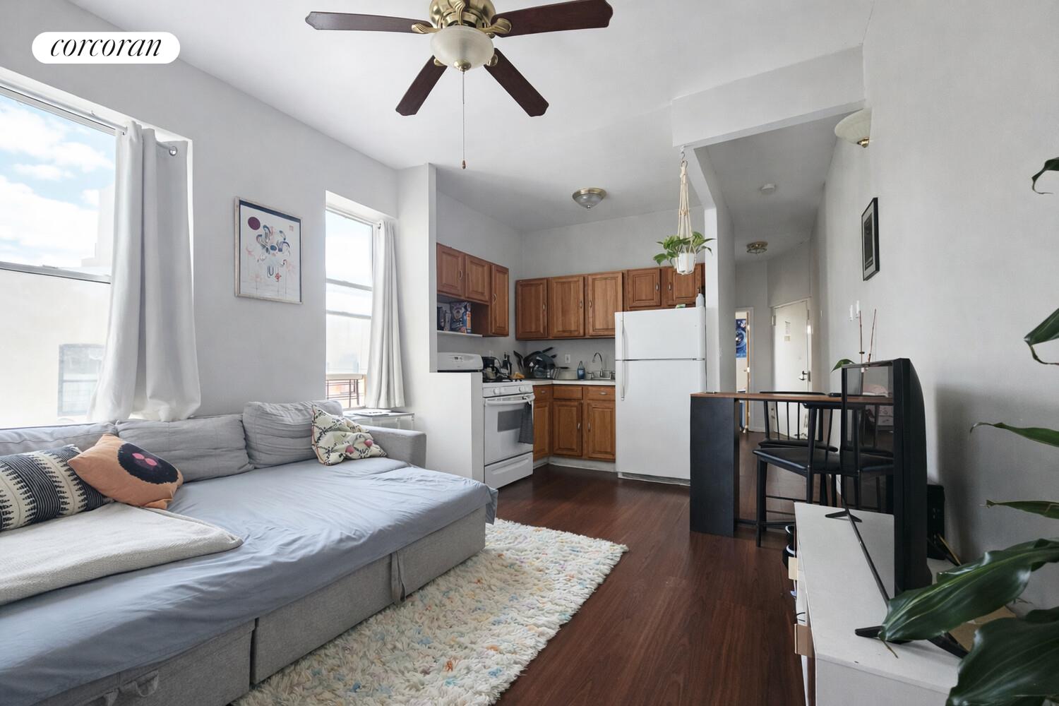 #4 photo, Brooklyn, ब्रुकलीन Williamsburg , NY 11211