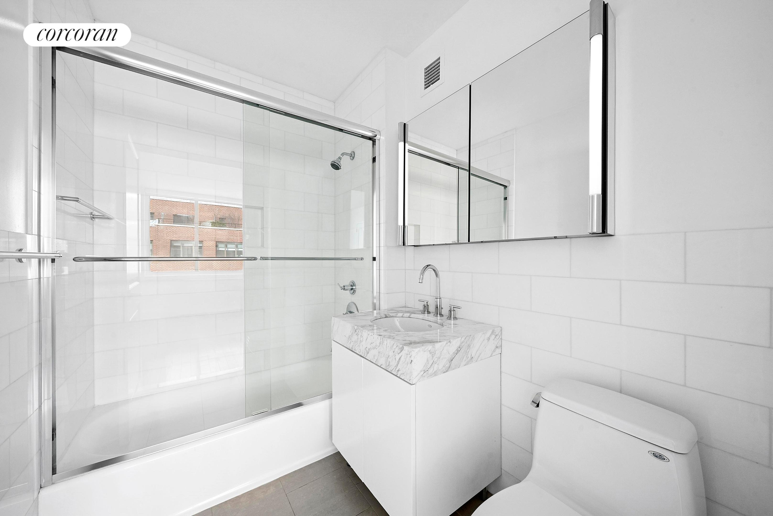 #8 photo, 300 E 64TH Street, مانهاتن Lenox Hill , NY 10065