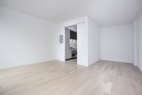 #7 photo, 540 W 49th Street, מנהטן Hell's Kitchen , NY 10019