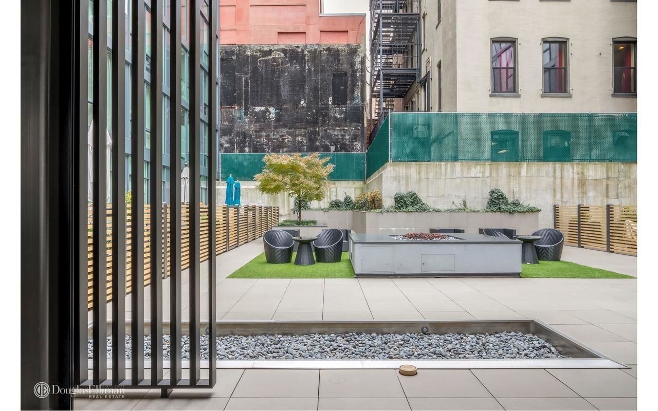 #8 photo, 540 W 49th Street, מנהטן Hell's Kitchen , NY 10019