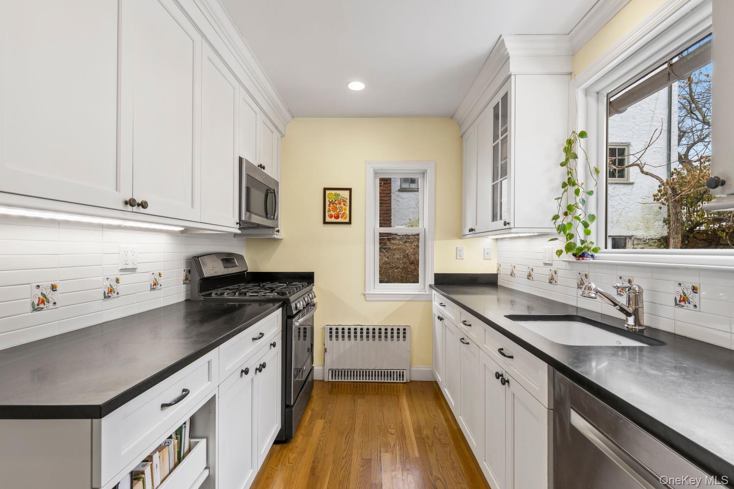 #12 photo, 686 Forest Avenue, Larchmont , NY 10538