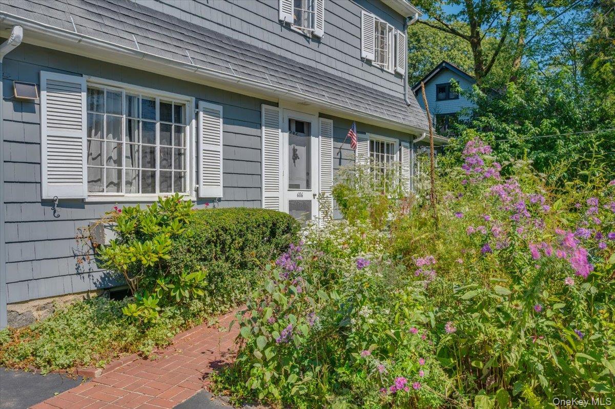 #4 photo, 686 Forest Avenue, Larchmont , NY 10538