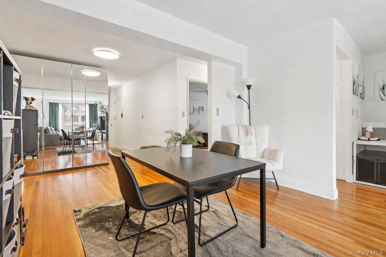 #12 photo, 30 N Broadway, 紐約州 White Plains , NY 10601